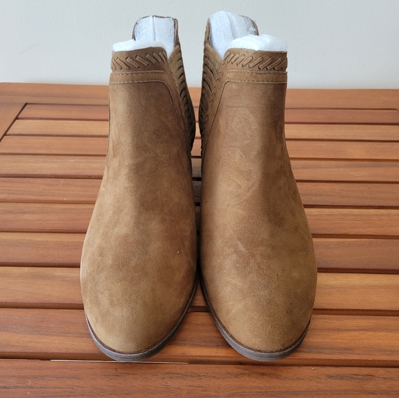 NIB Vince Camuto Pippsy Pumpernickel True Suede Bootie Size 8 Wide - Picture 6 of 7